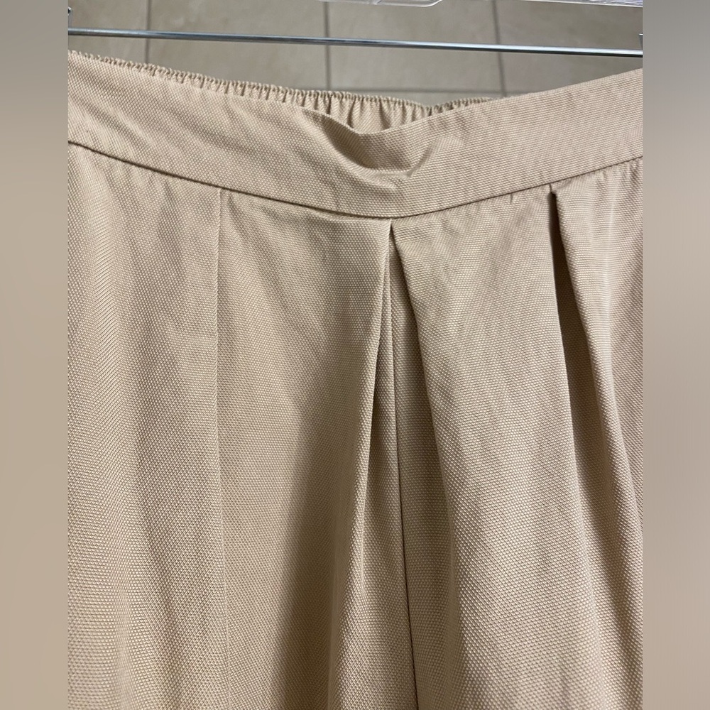 EUC Loft pull on pleated khaki wide leg pants, size Medium - Picture 3 of 5